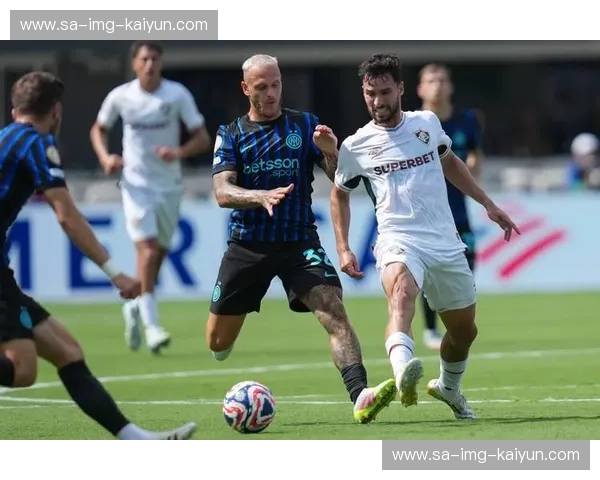 弗鲁米嫩塞与桑托斯：巴西足球的荣耀对决与历史传承